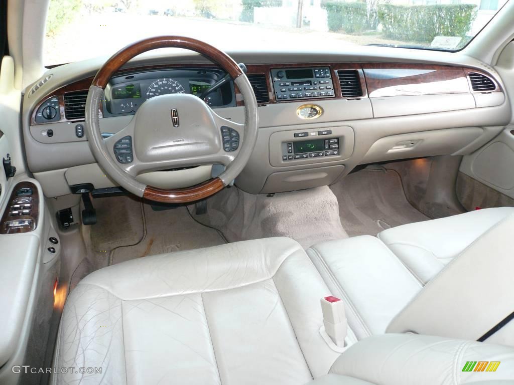 2002 Town Car Cartier - Ivory Parchment Pearl / Light Parchment photo #10