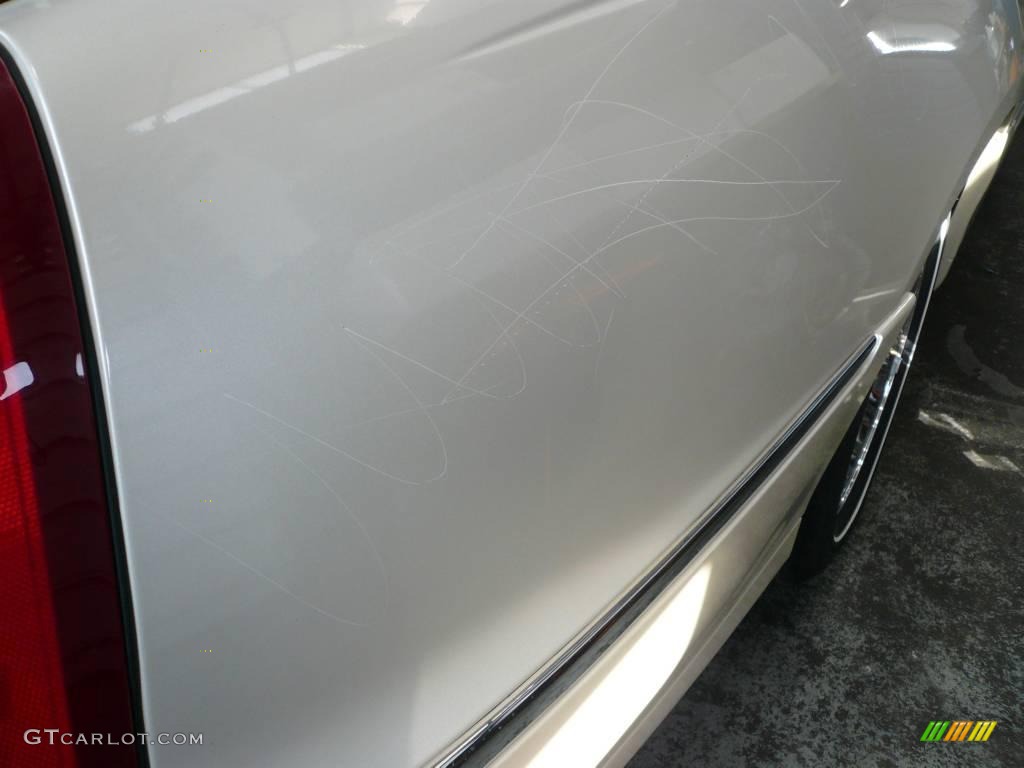 2002 Town Car Cartier - Ivory Parchment Pearl / Light Parchment photo #15