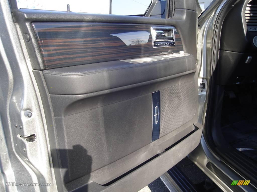 2008 Navigator Elite 4x4 - Vapor Silver Metallic / Charcoal Black/Caramel Piping photo #28