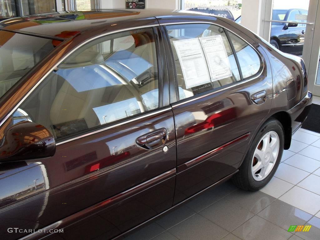 1998 Altima GLE - Black Cherry Pearl Metallic / Tan photo #8