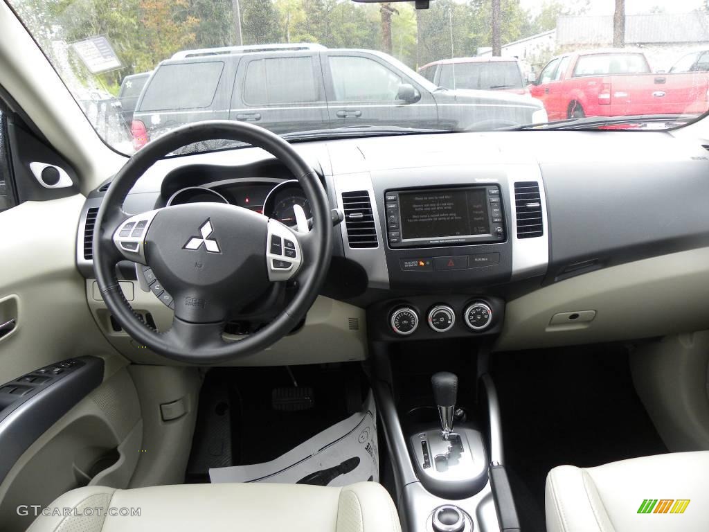 2009 Outlander XLS 4WD - Desert Sand Beige Metallic / Beige photo #3