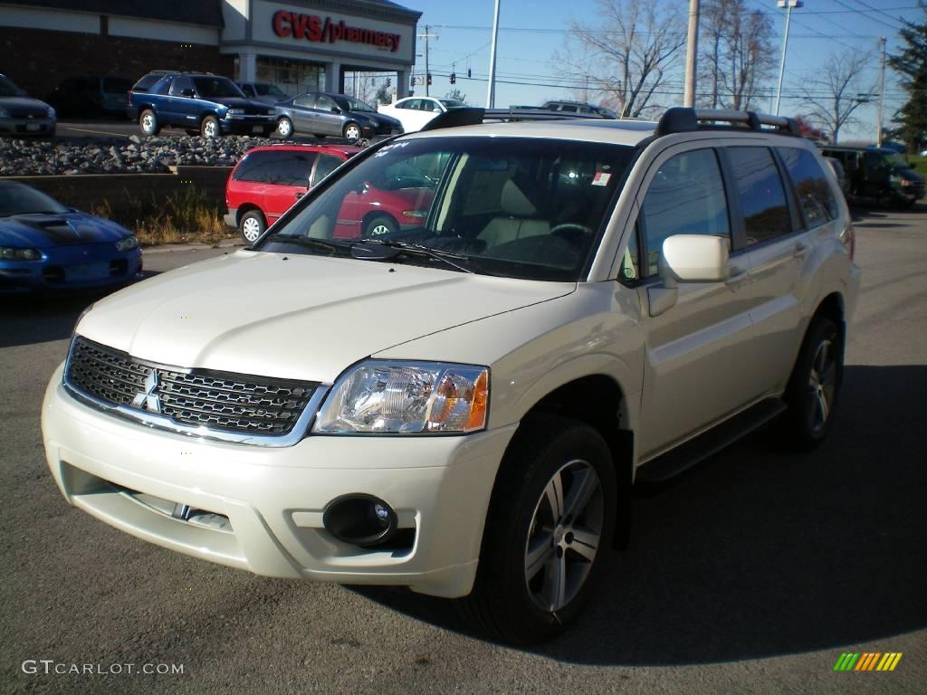 2010 Endeavor SE AWD - Dover White Pearl / Black photo #1