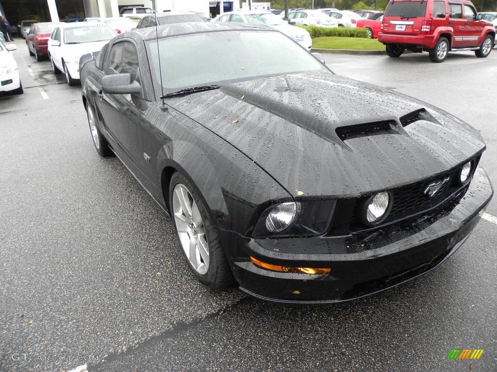 2006 Mustang GT Premium Coupe - Black / Dark Charcoal photo #1
