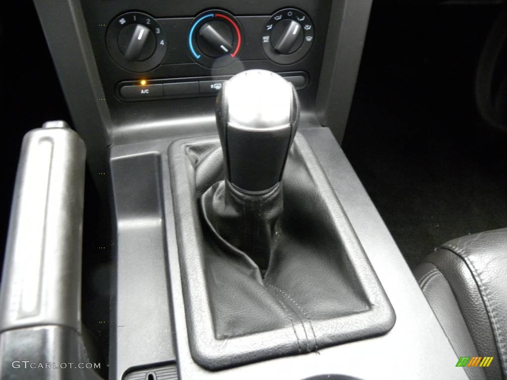 2006 Mustang GT Premium Coupe - Black / Dark Charcoal photo #16