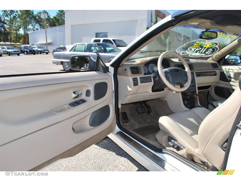 2002 C70 HT Convertible - White / Beige photo #13