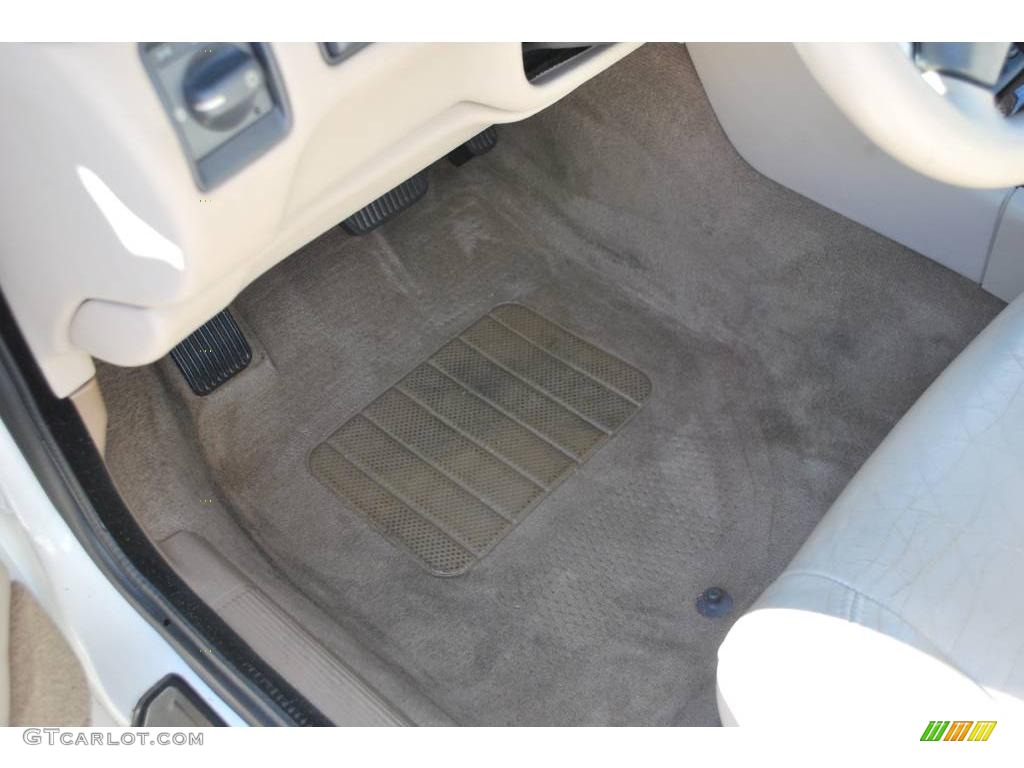 2002 C70 HT Convertible - White / Beige photo #15