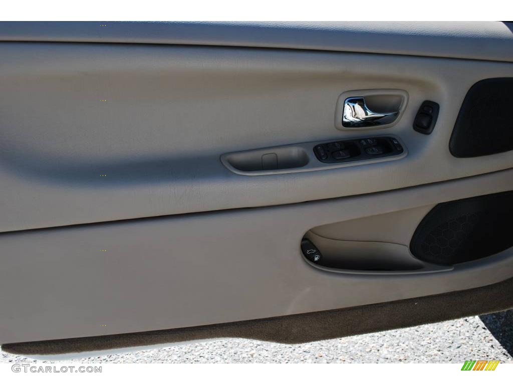 2002 C70 HT Convertible - White / Beige photo #16