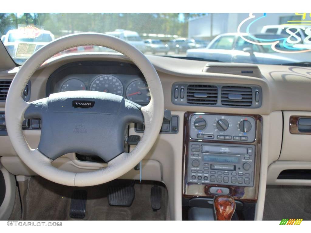 2002 C70 HT Convertible - White / Beige photo #17