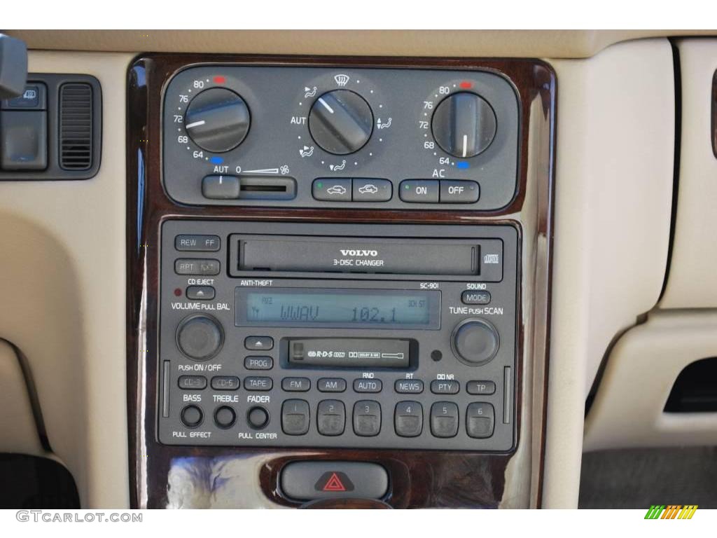 2002 C70 HT Convertible - White / Beige photo #19