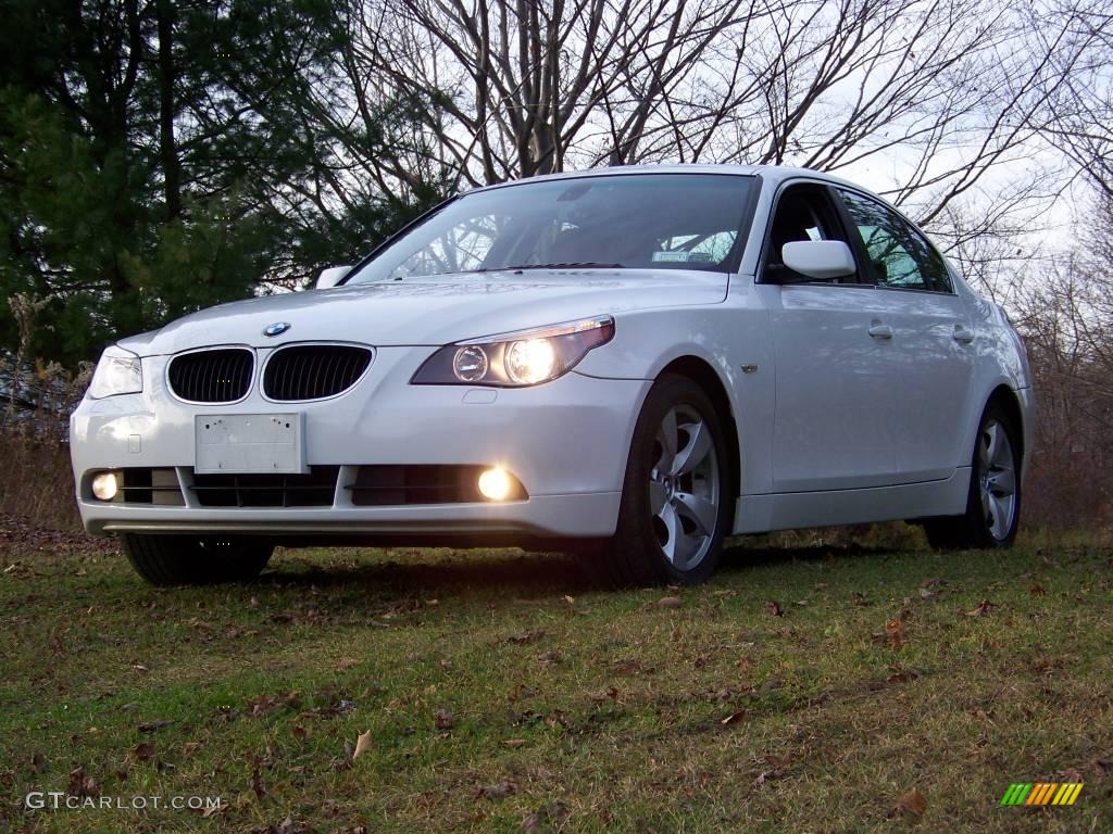 2005 5 Series 525i Sedan - Alpine White / Black photo #1