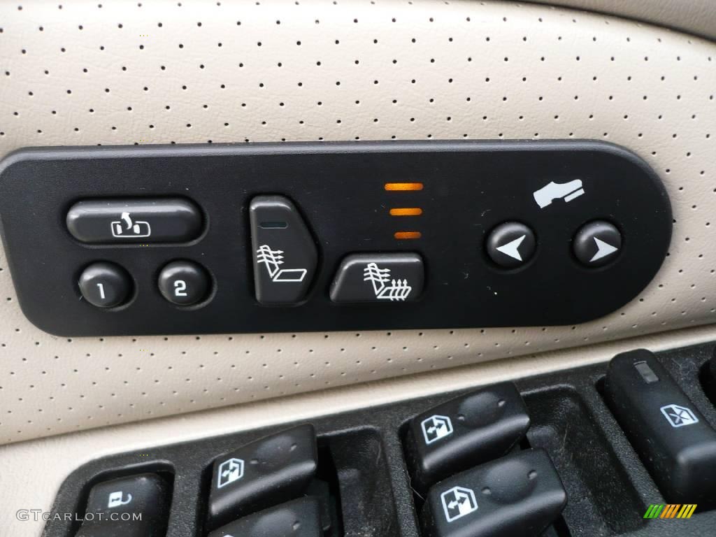 2003 Escalade EXT AWD - White Diamond / Shale photo #14