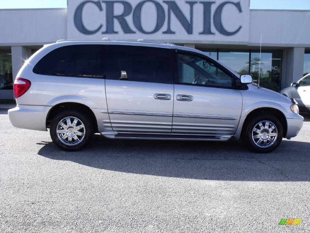 2004 Town & Country Limited - Bright Silver Metallic / Medium Slate Gray photo #1