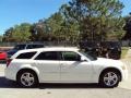 2006 Cool Vanilla Dodge Magnum SXT  photo #10