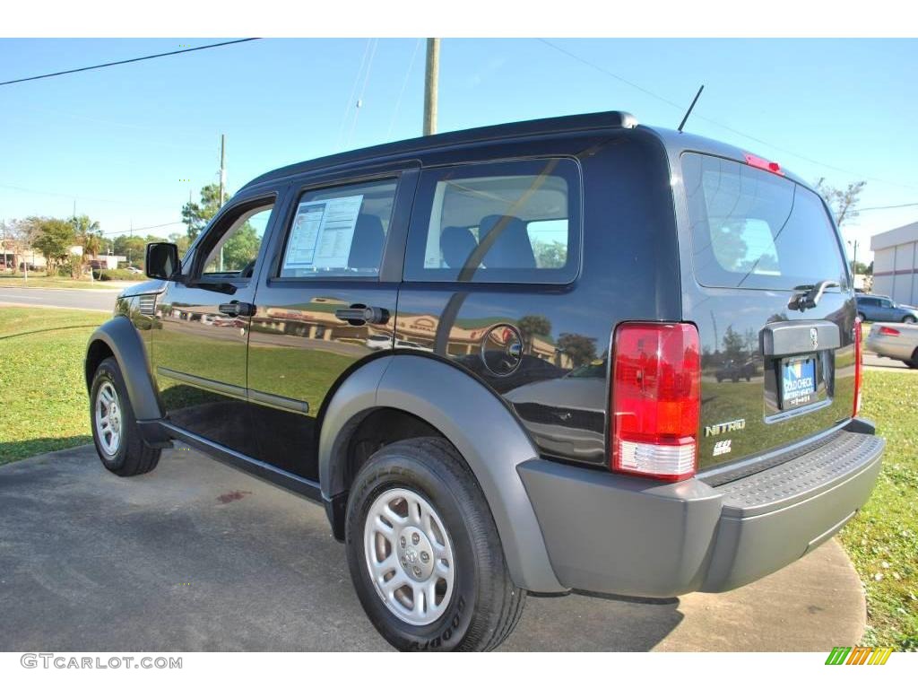 2008 Nitro SXT - Brilliant Black Crystal Pearl / Dark Slate Gray photo #3