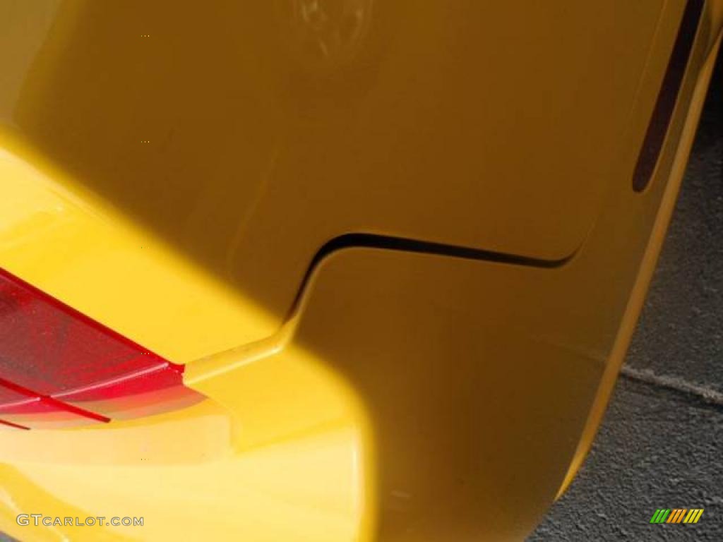 2006 Mustang GT Premium Convertible - Screaming Yellow / Dark Charcoal photo #16