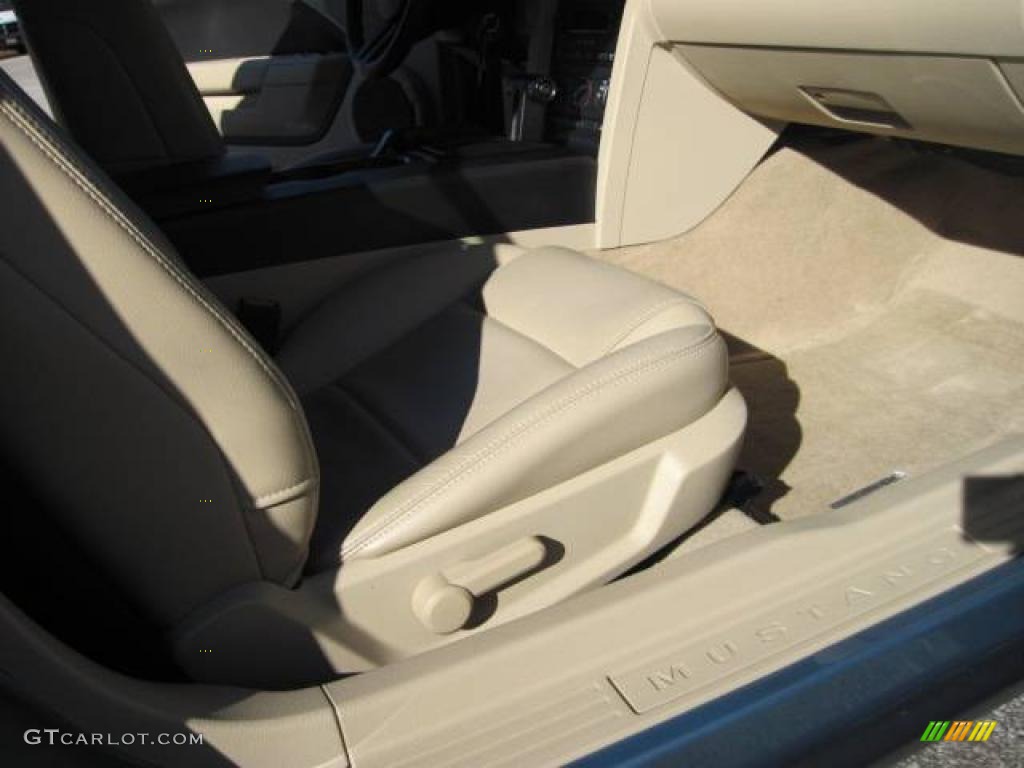 2007 Mustang V6 Premium Convertible - Windveil Blue Metallic / Medium Parchment photo #18