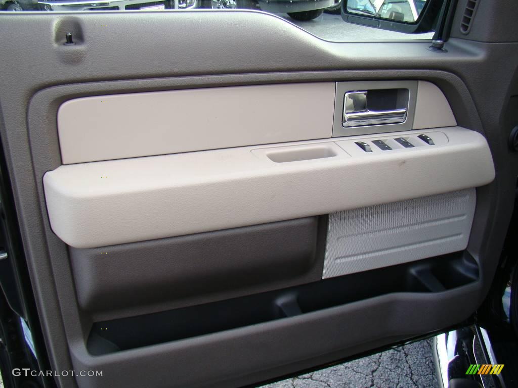 2010 F150 STX SuperCab - Tuxedo Black / Medium Stone photo #17