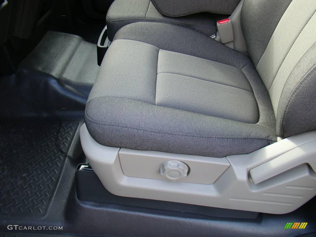 2010 F150 STX SuperCab - Tuxedo Black / Medium Stone photo #18