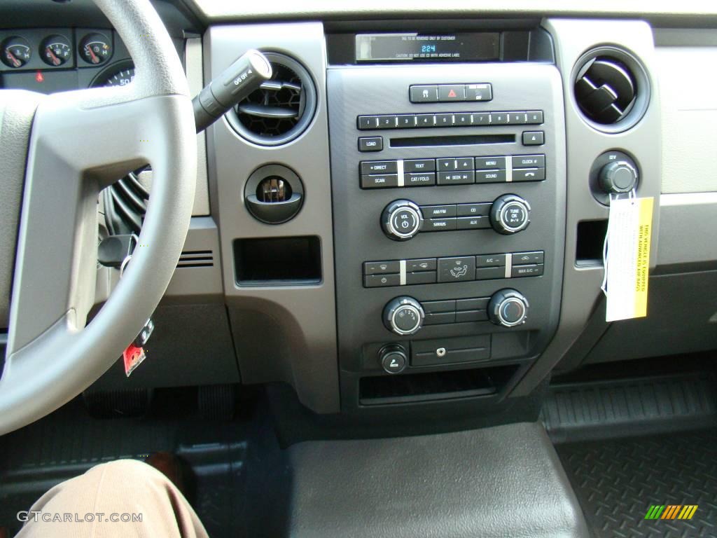 2010 F150 STX SuperCab - Tuxedo Black / Medium Stone photo #23