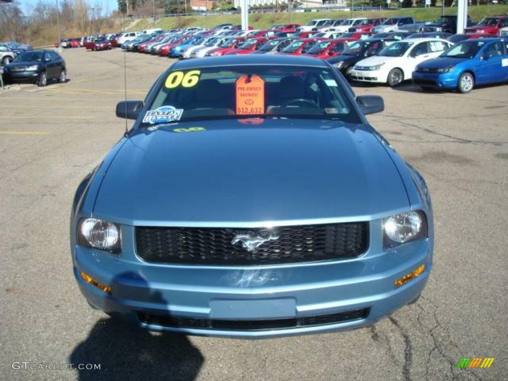 2006 Mustang V6 Deluxe Coupe - Windveil Blue Metallic / Light Graphite photo #10