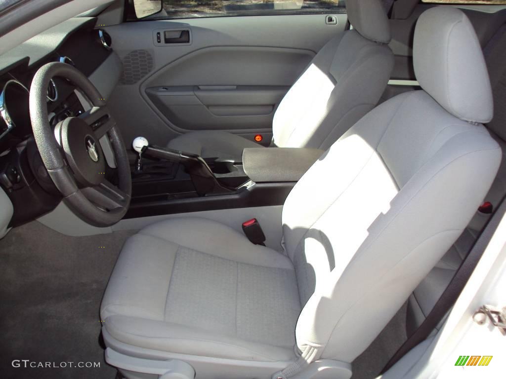 2006 Mustang V6 Deluxe Coupe - Satin Silver Metallic / Light Graphite photo #4