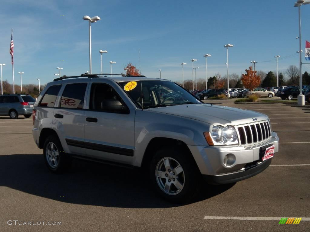 2006 Grand Cherokee Laredo 4x4 - Bright Silver Metallic / Medium Slate Gray photo #6