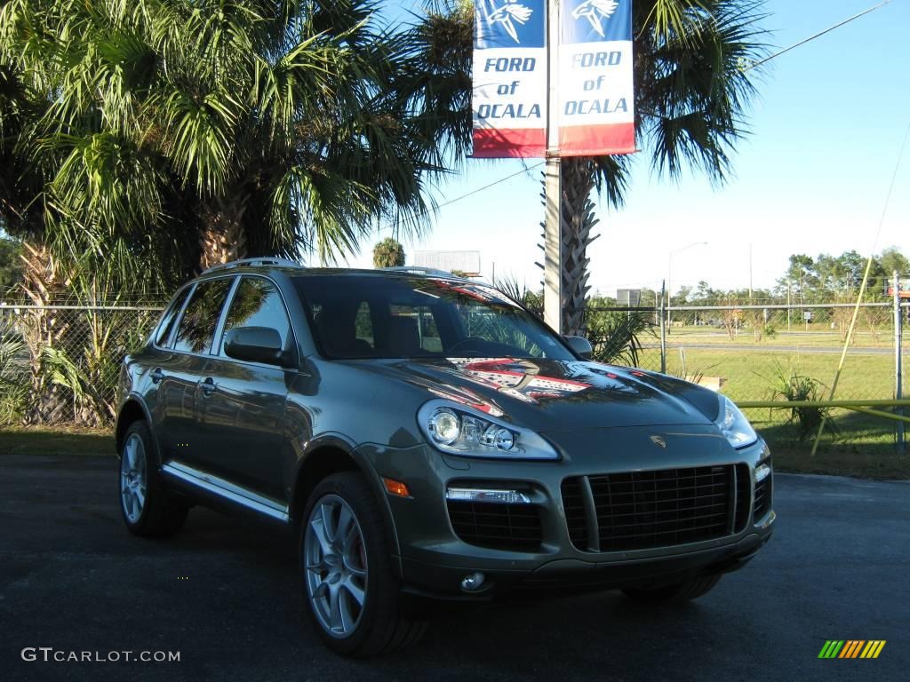 Olive Green Metallic Porsche Cayenne