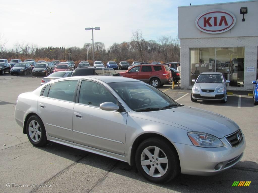 Sheer Silver Metallic Nissan Altima