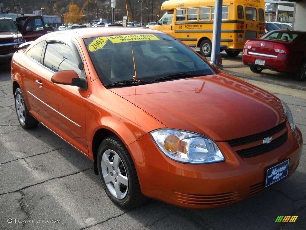 2005 Cobalt Coupe - Sunburst Orange Metallic / Gray photo #20