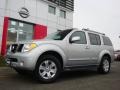 Silver Lightning Metallic - Pathfinder LE 4x4 Photo No. 5