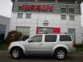 Silver Lightning Metallic - Pathfinder LE 4x4 Photo No. 6