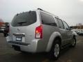 Silver Lightning Metallic - Pathfinder LE 4x4 Photo No. 10