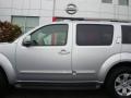 Silver Lightning Metallic - Pathfinder LE 4x4 Photo No. 13