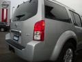 Silver Lightning Metallic - Pathfinder LE 4x4 Photo No. 16