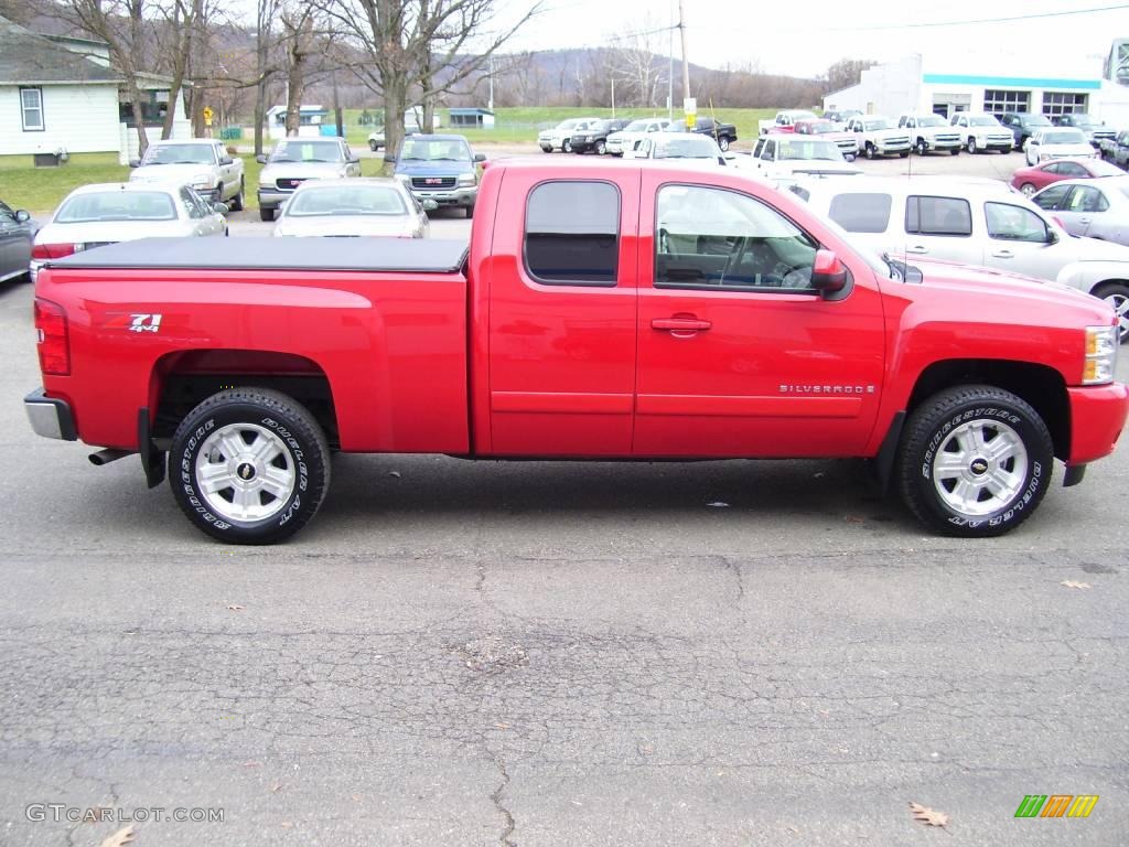 2007 Silverado 1500 LTZ Extended Cab 4x4 - Victory Red / Ebony Black photo #4