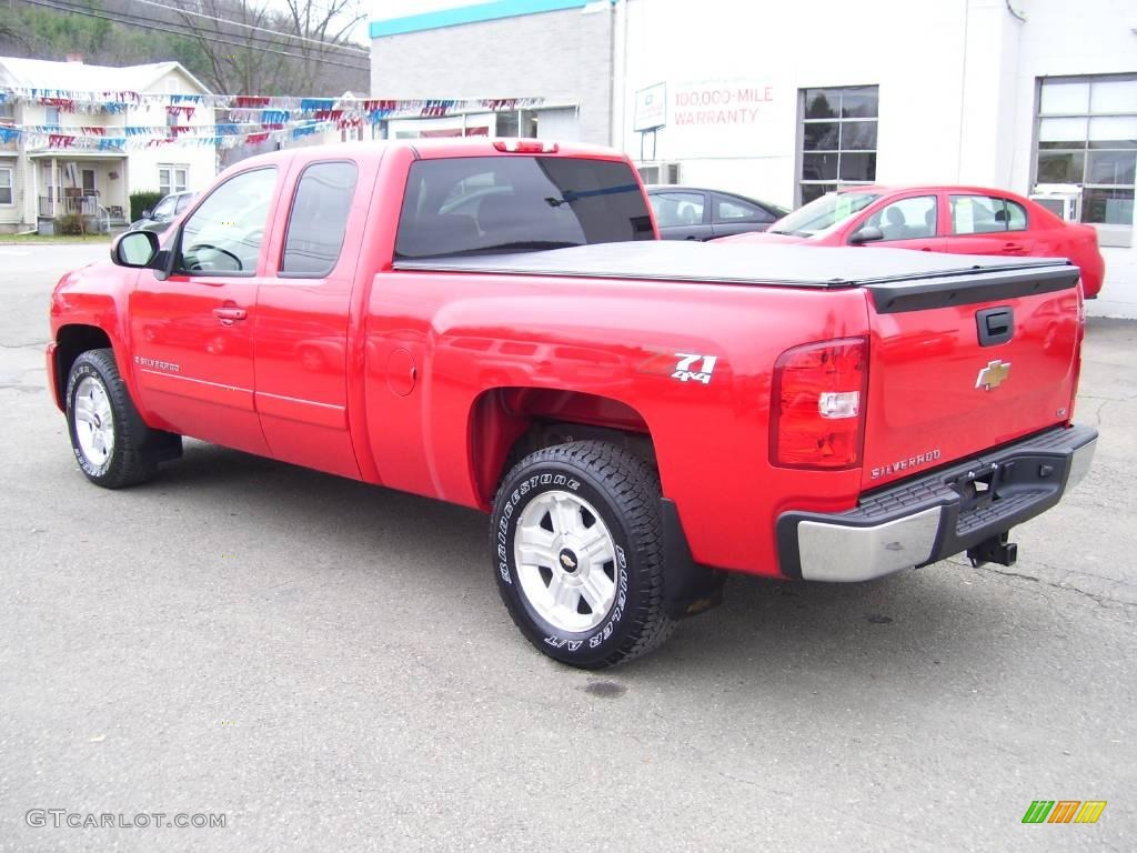 2007 Silverado 1500 LTZ Extended Cab 4x4 - Victory Red / Ebony Black photo #7