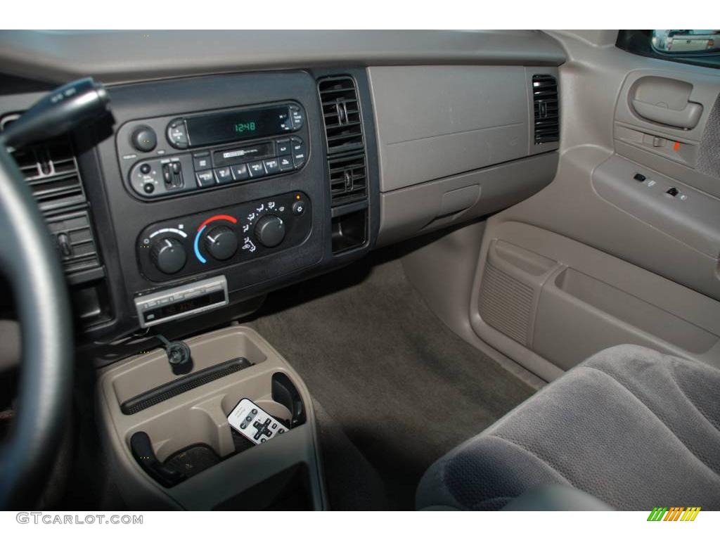 2004 Dakota SLT Quad Cab - Atlantic Blue Pearl / Dark Slate Gray photo #19