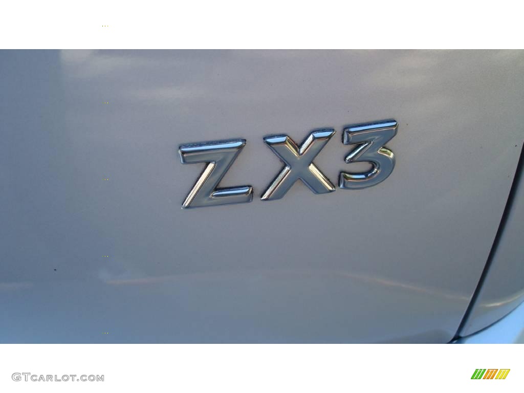 2003 Focus ZX3 Coupe - CD Silver Metallic / Medium Graphite photo #30