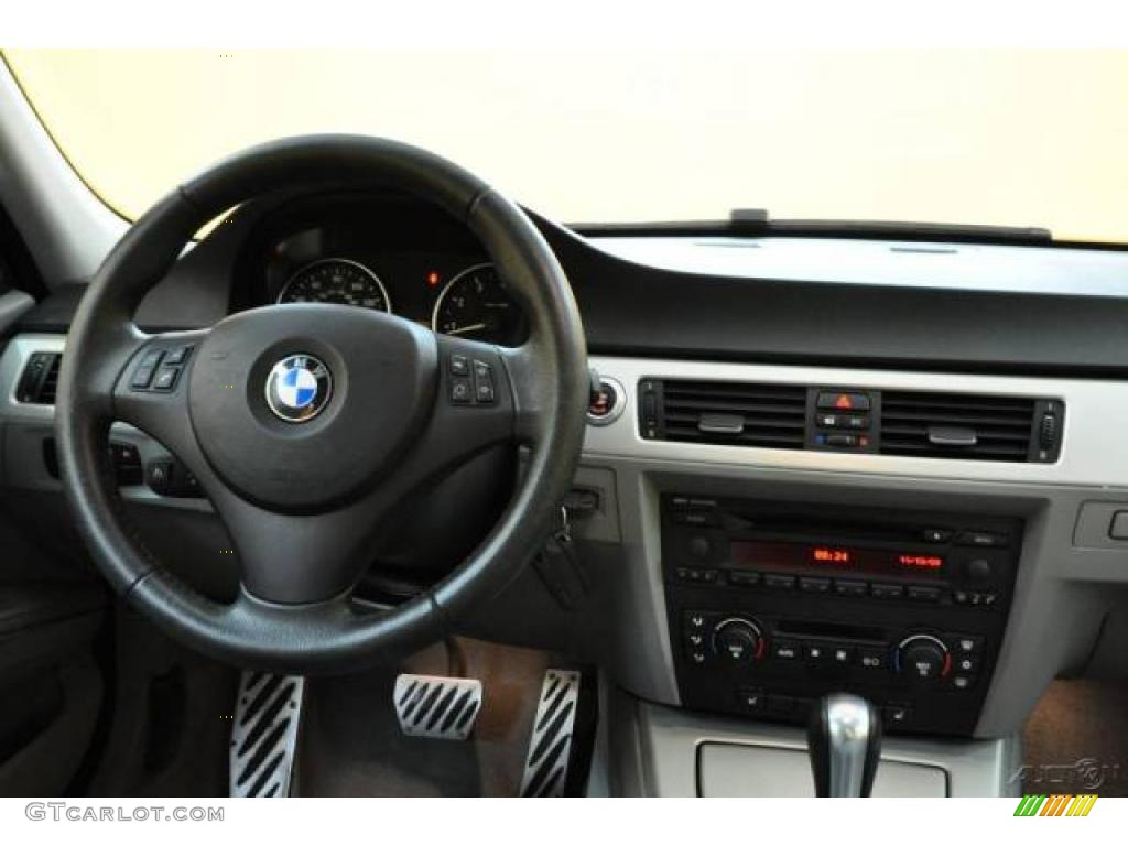 2006 3 Series 330xi Sedan - Electric Red / Grey photo #7