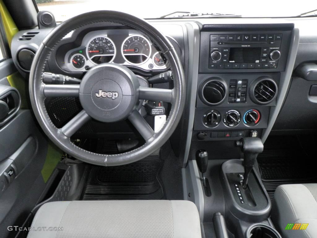 2007 Wrangler Unlimited Sahara 4x4 - Rescue Green Metallic / Dark Slate Gray/Medium Slate Gray photo #18