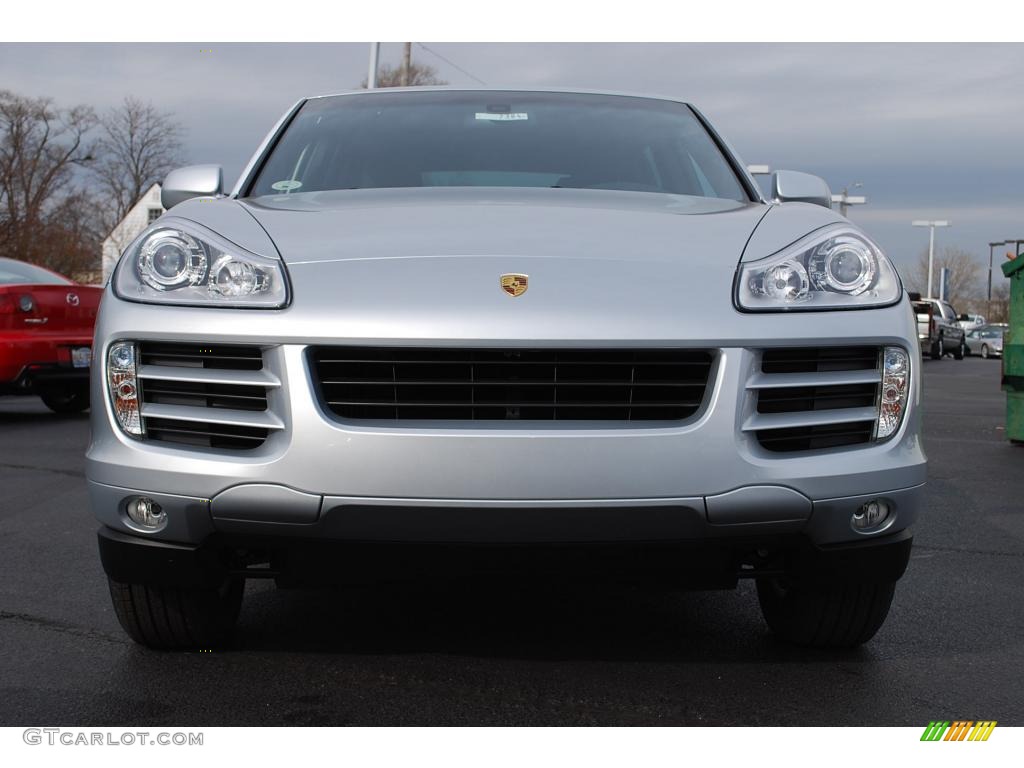 2010 Cayenne Tiptronic - Crystal Silver Metallic / Black photo #2