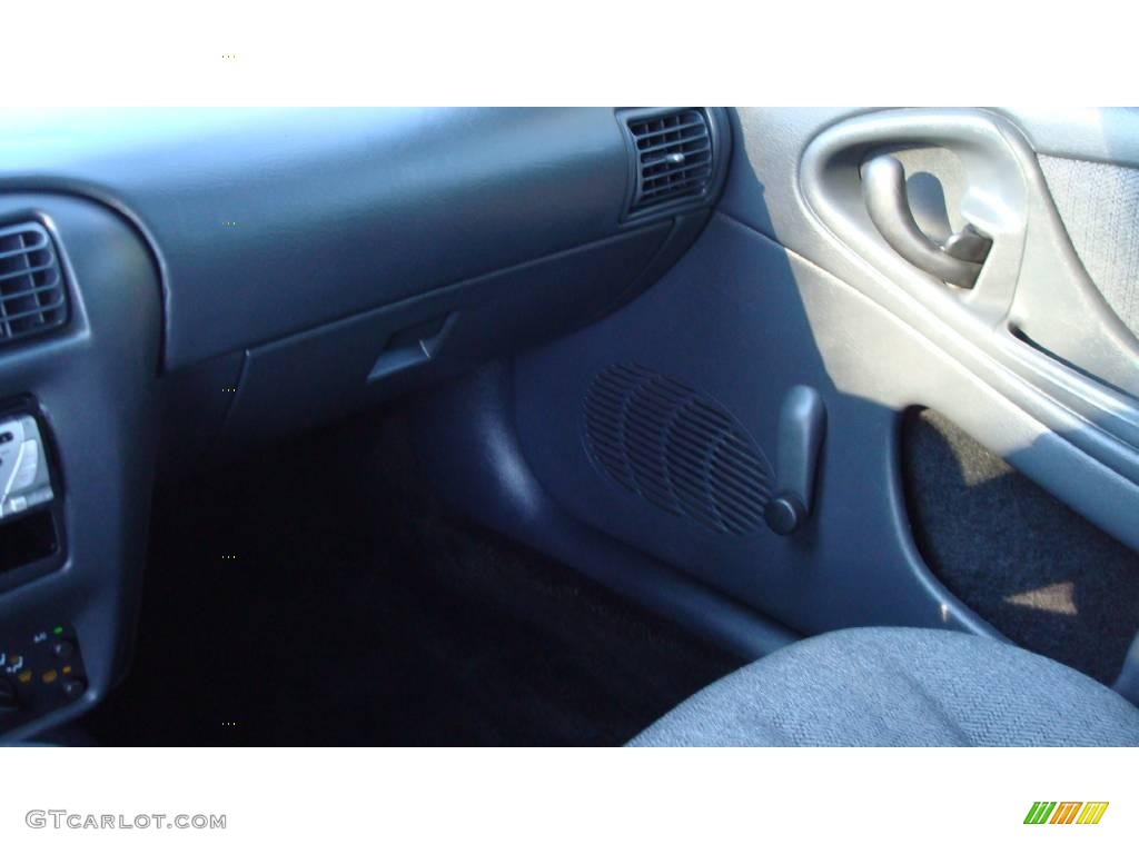 2002 Cavalier Coupe - Black / Graphite photo #13