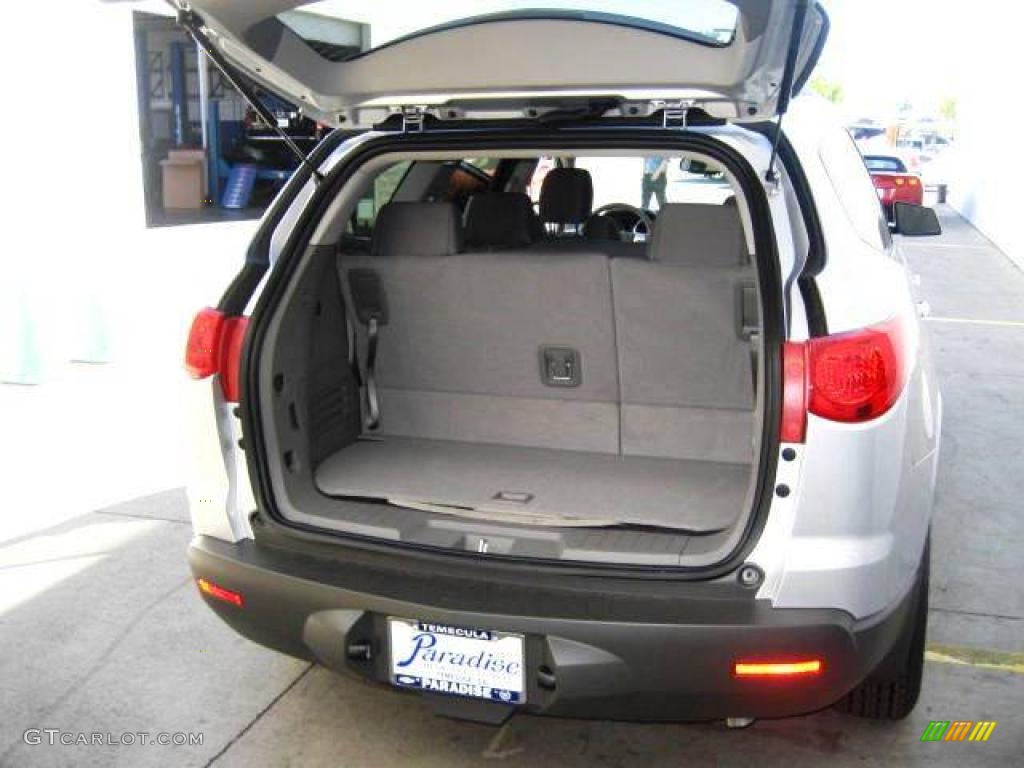 2010 Traverse LT - Silver Ice Metallic / Dark Gray/Light Gray photo #14