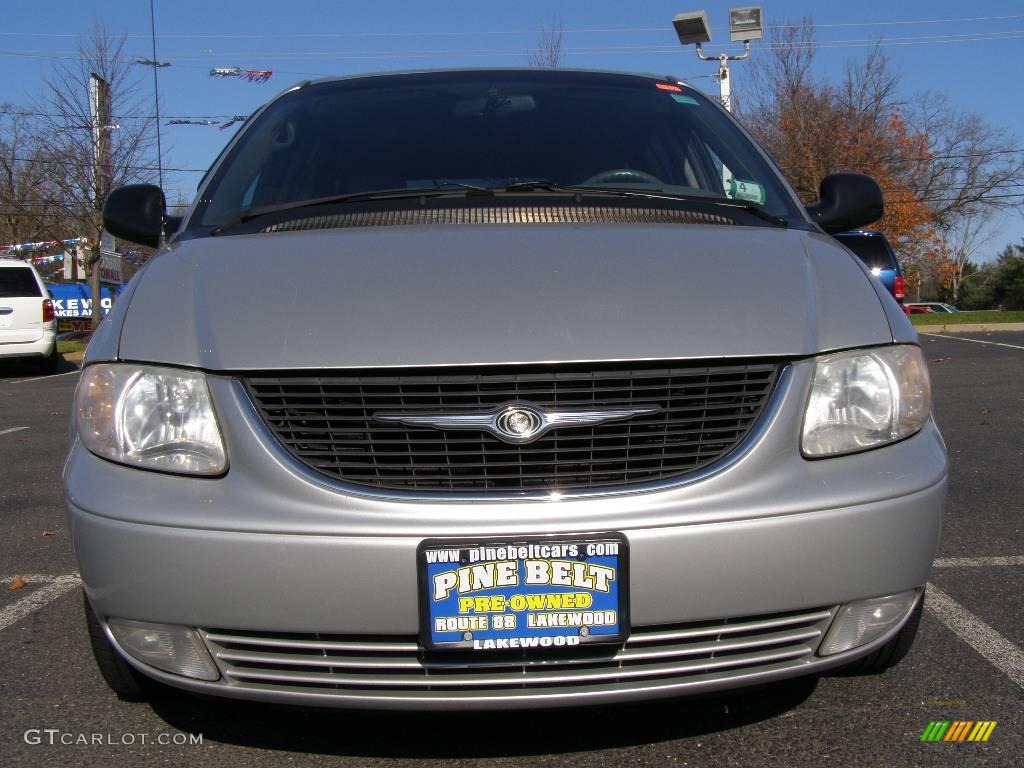 2001 Town & Country Limited - Bright Silver Metallic / Taupe photo #2