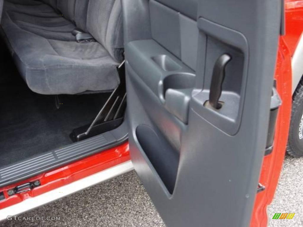 2001 Silverado 1500 LS Extended Cab 4x4 - Victory Red / Graphite photo #21