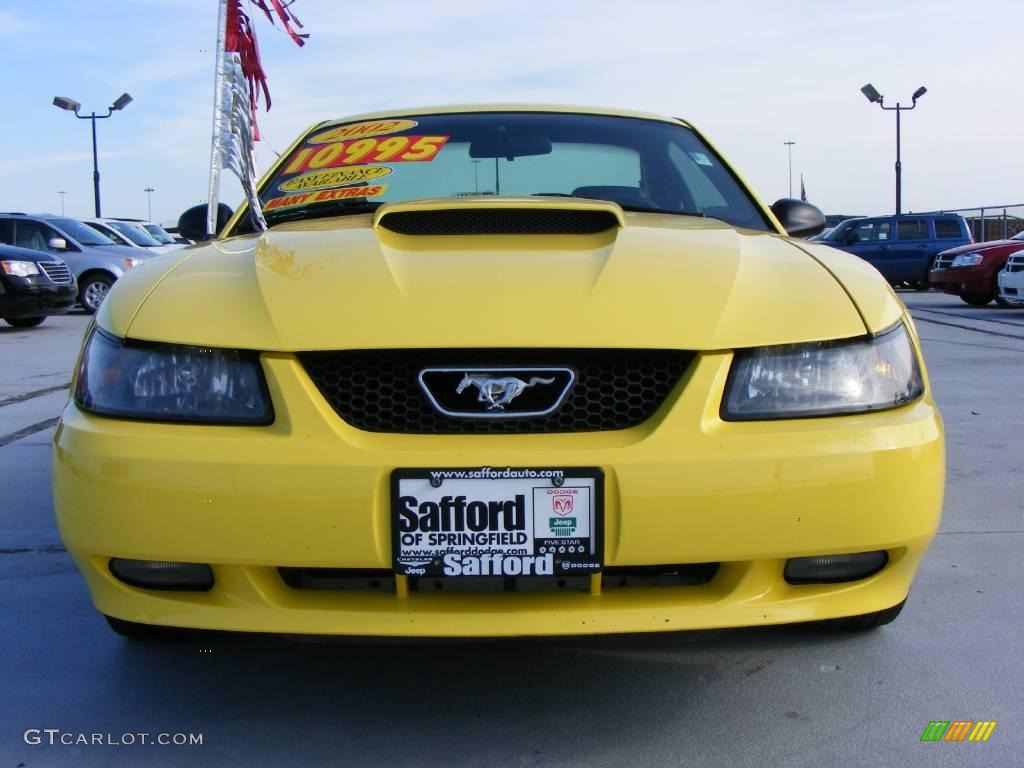 2002 Mustang GT Coupe - Zinc Yellow / Dark Charcoal photo #2