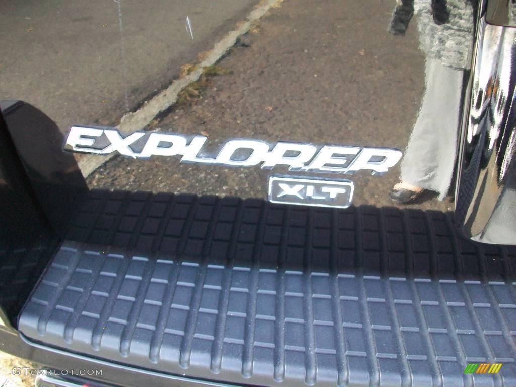 2004 Explorer XLT 4x4 - Black / Graphite photo #21