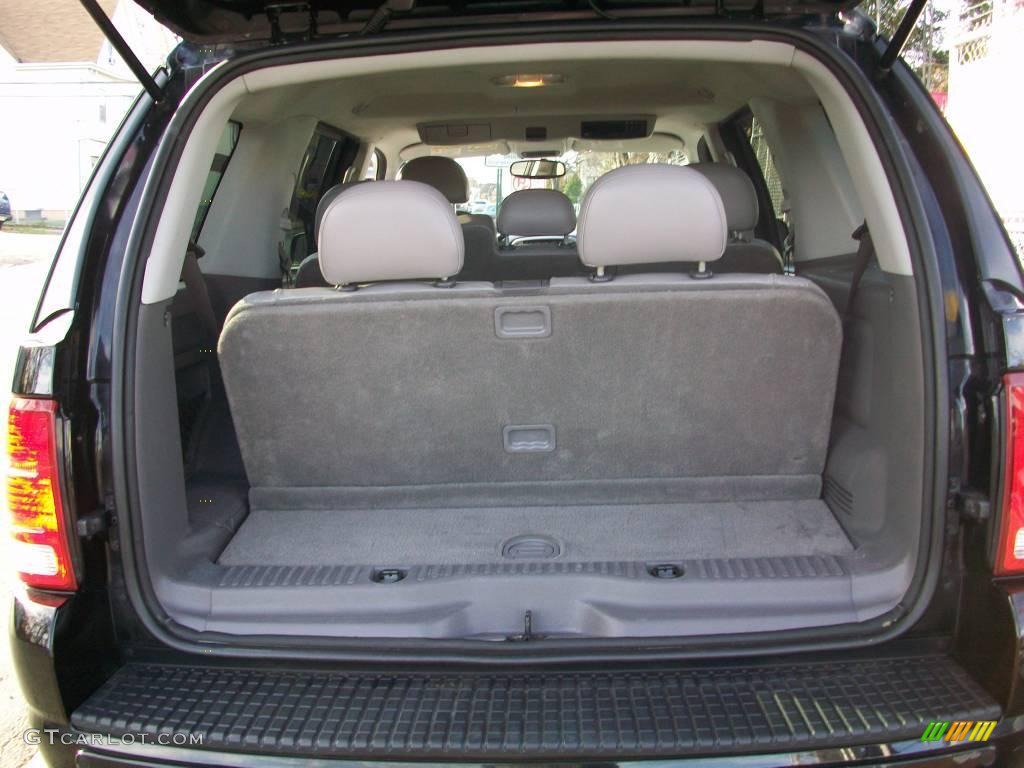 2004 Explorer XLT 4x4 - Black / Graphite photo #22