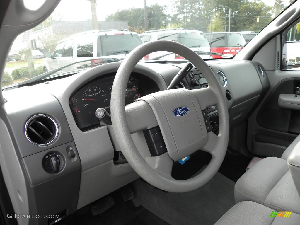 2005 F150 XLT Regular Cab 4x4 - Aspen Green Metallic / Medium Flint Grey photo #4
