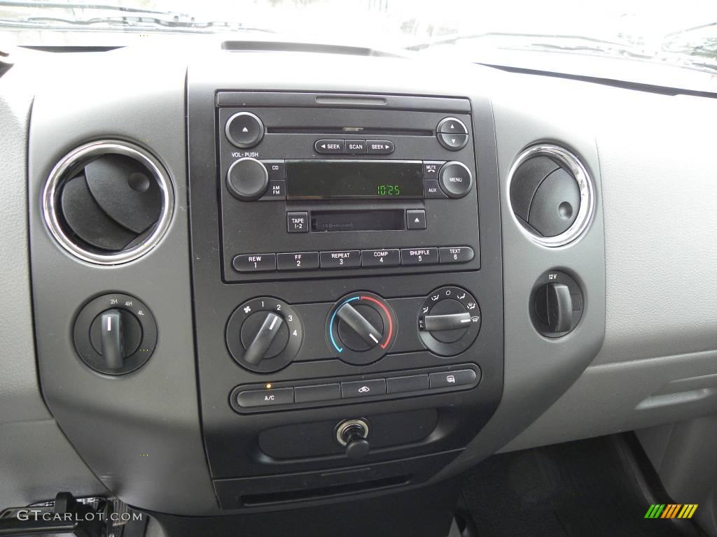 2005 F150 XLT Regular Cab 4x4 - Aspen Green Metallic / Medium Flint Grey photo #17